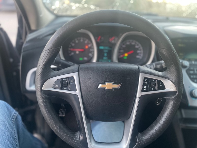 Chevrolet Equinox Vehicle Full-screen Gallery Image 9
