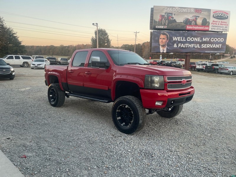 Chevrolet Silverado 1500 Vehicle Full-screen Gallery Image 3
