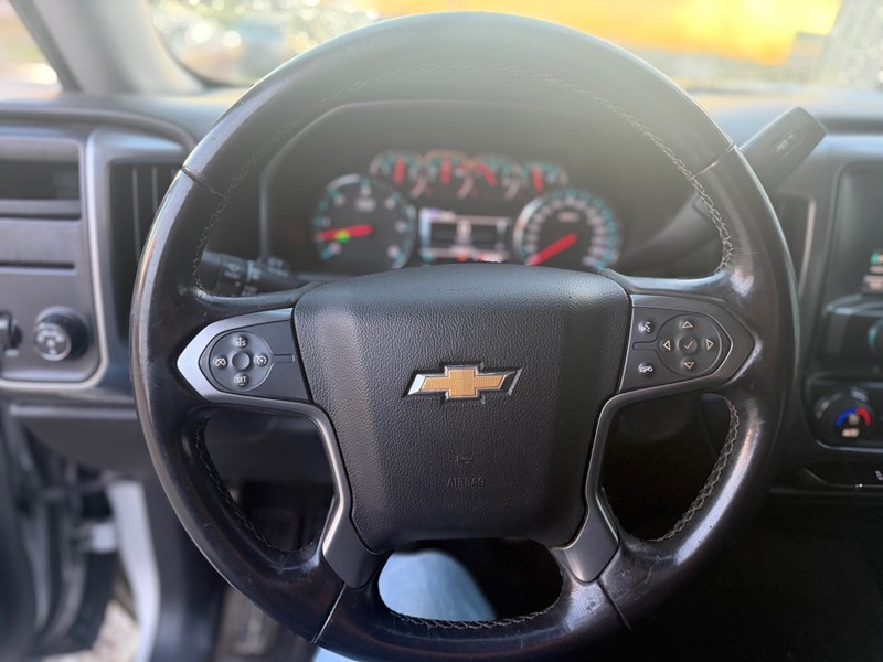 Chevrolet Silverado 1500 Vehicle Full-screen Gallery Image 9