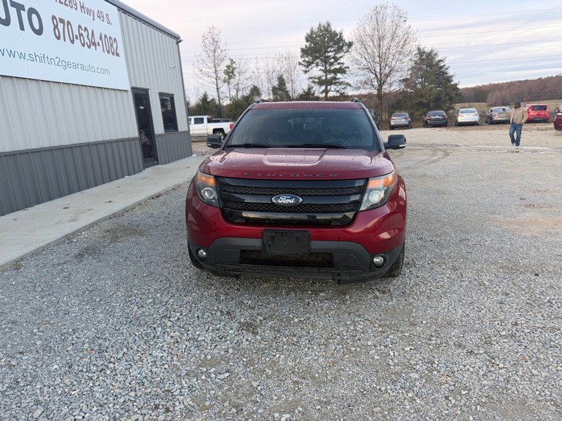 Ford Explorer Vehicle Full-screen Gallery Image 2