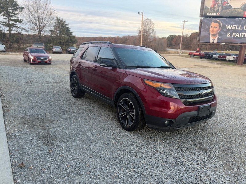 Ford Explorer Vehicle Full-screen Gallery Image 3