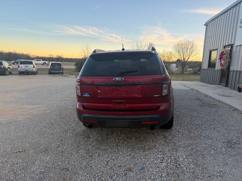 Ford Explorer Vehicle Full-screen Gallery Image 4