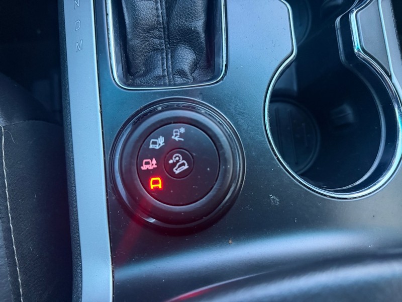 Ford Explorer Vehicle Full-screen Gallery Image 8