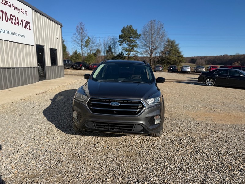 Ford Escape Vehicle Full-screen Gallery Image 2