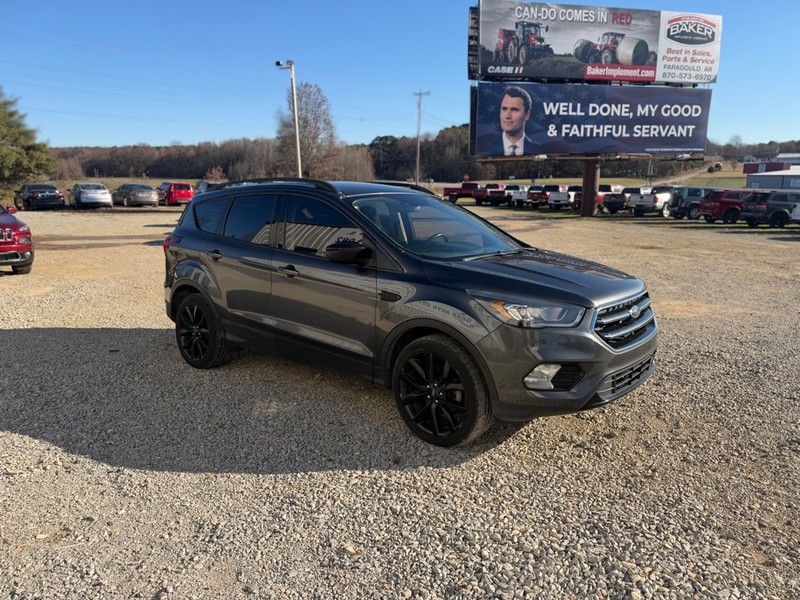 Ford Escape Vehicle Full-screen Gallery Image 3