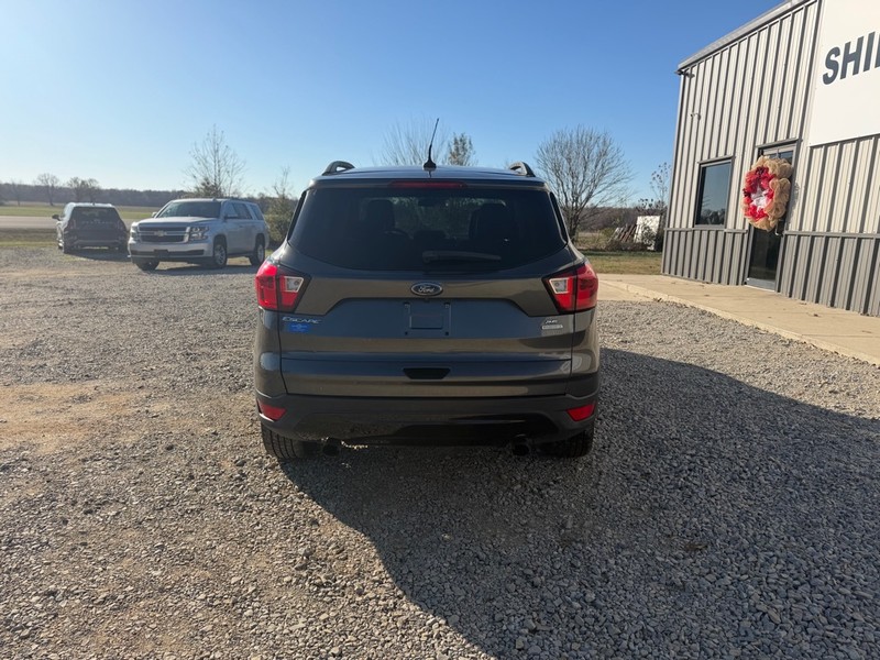 Ford Escape Vehicle Full-screen Gallery Image 4