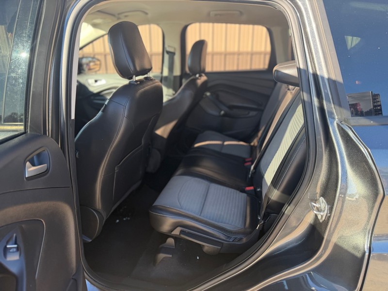 Ford Escape Vehicle Full-screen Gallery Image 5