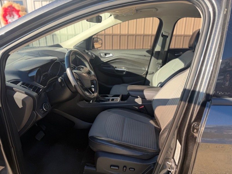 Ford Escape Vehicle Full-screen Gallery Image 6