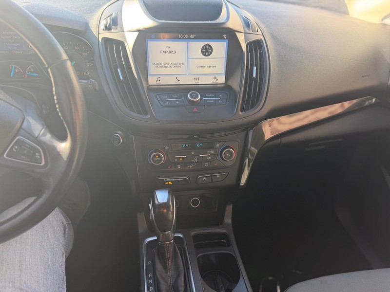 Ford Escape Vehicle Full-screen Gallery Image 7