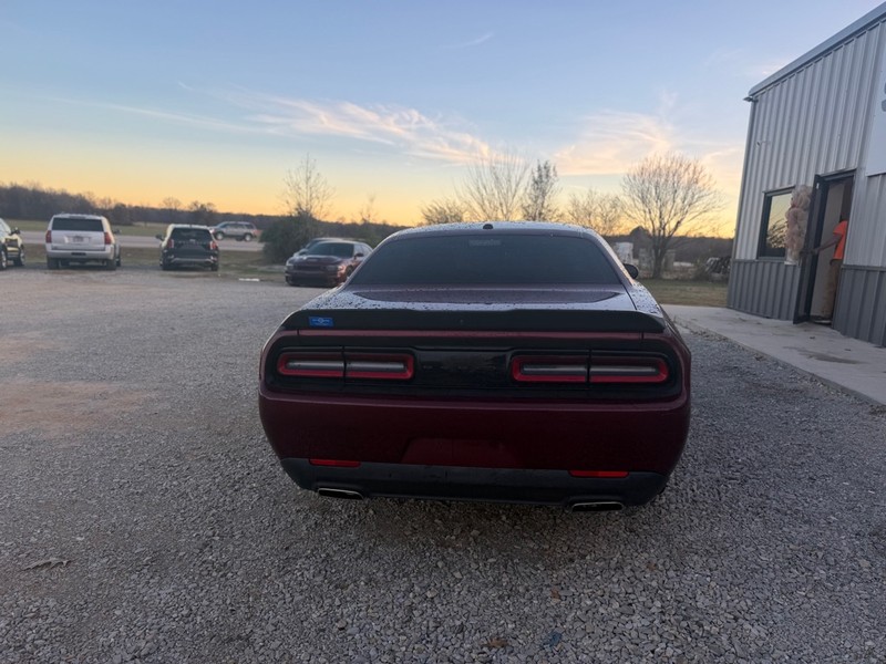 Dodge Challenger Vehicle Full-screen Gallery Image 4