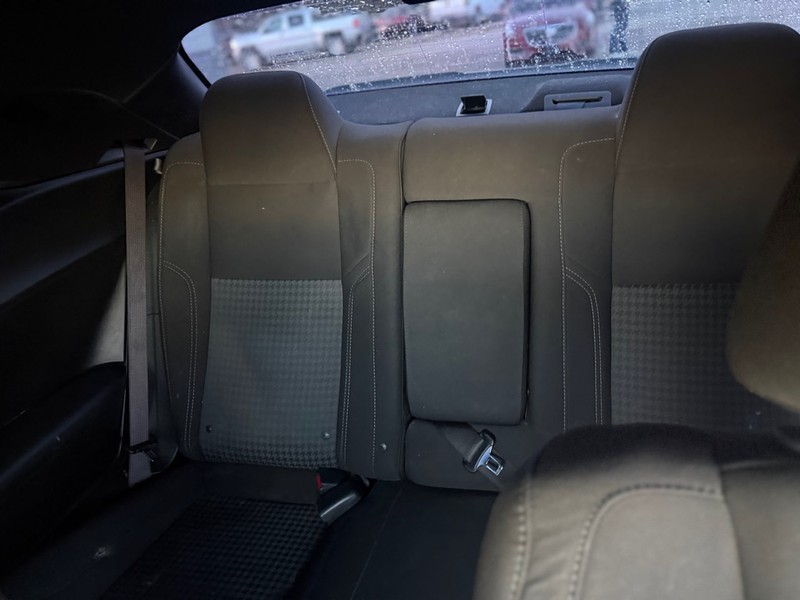 Dodge Challenger Vehicle Full-screen Gallery Image 5