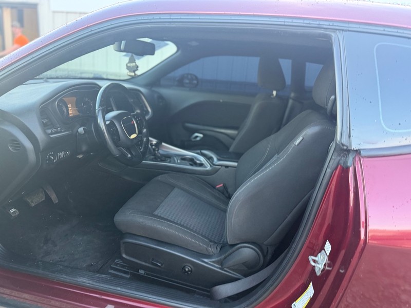 Dodge Challenger Vehicle Full-screen Gallery Image 6