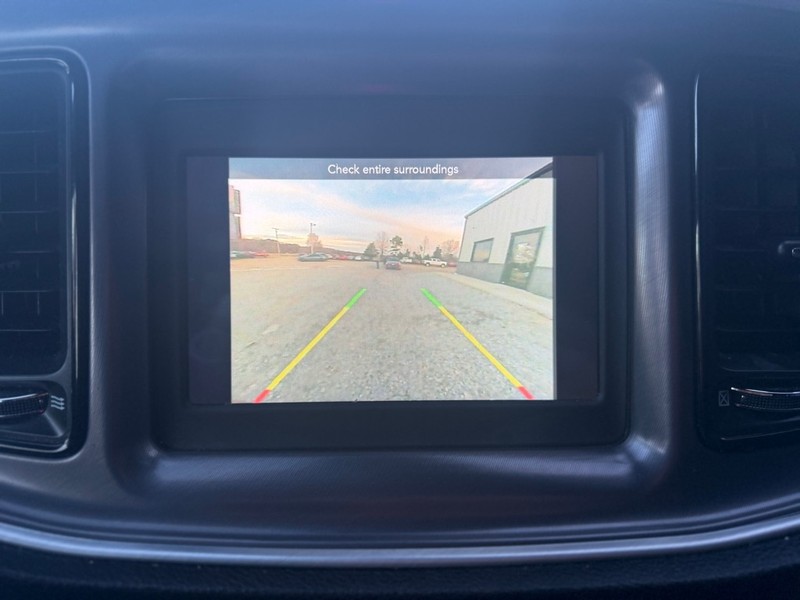 Dodge Challenger Vehicle Full-screen Gallery Image 8