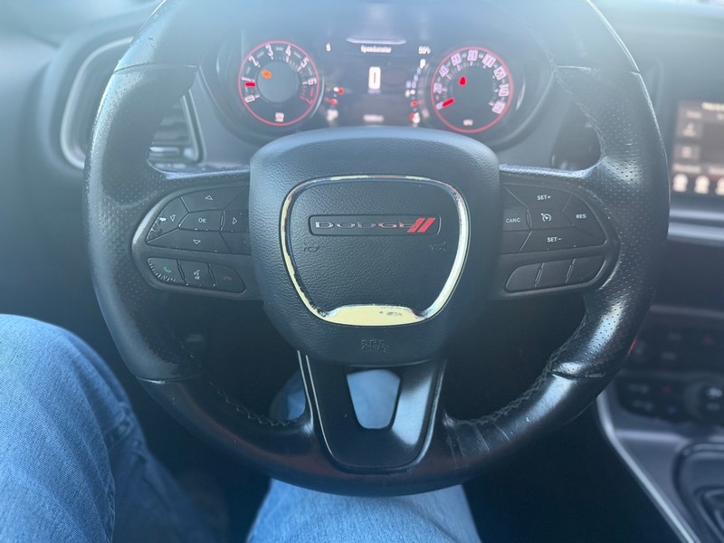 Dodge Challenger Vehicle Full-screen Gallery Image 9