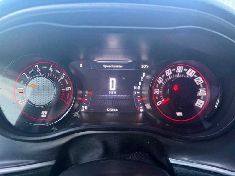 Dodge Challenger Vehicle Full-screen Gallery Image 10