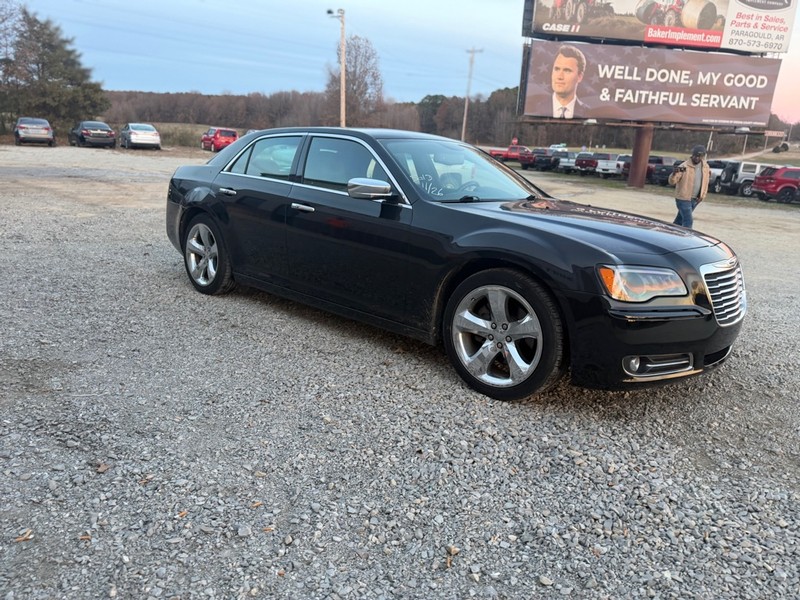 Chrysler 300 Vehicle Full-screen Gallery Image 3