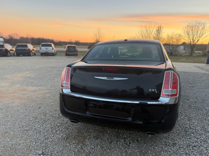 Chrysler 300 Vehicle Full-screen Gallery Image 4
