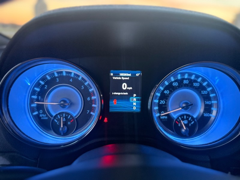 Chrysler 300 Vehicle Full-screen Gallery Image 10