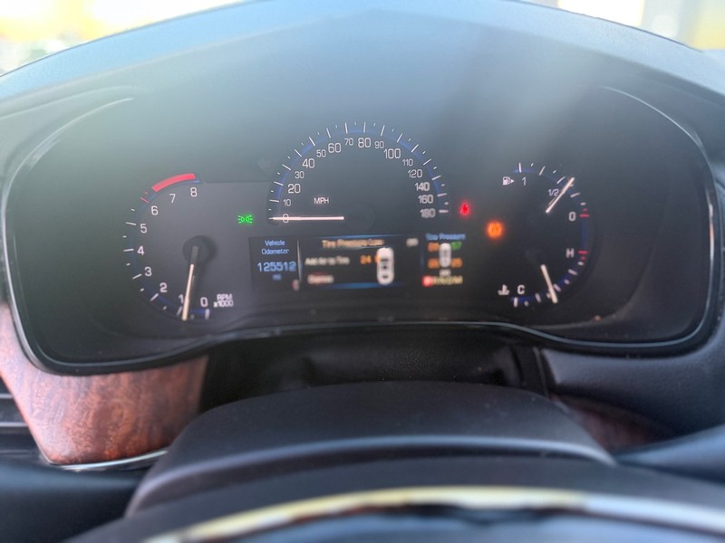 Cadillac CTS Vehicle Full-screen Gallery Image 9