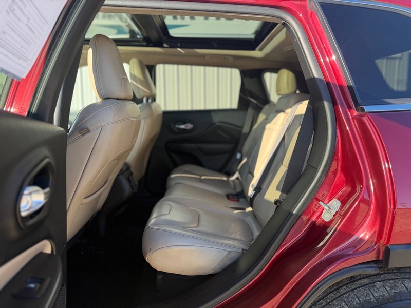 Jeep Cherokee Vehicle Full-screen Gallery Image 5