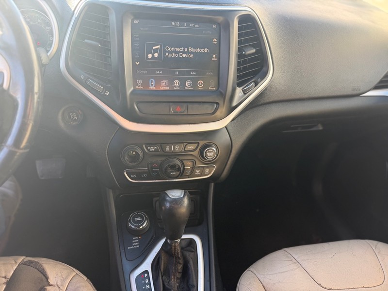 Jeep Cherokee Vehicle Full-screen Gallery Image 7