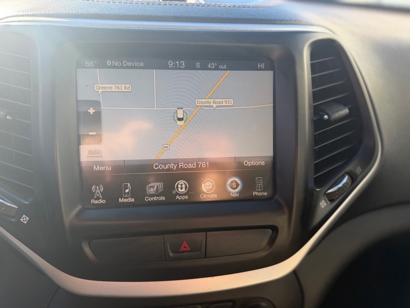 Jeep Cherokee Vehicle Full-screen Gallery Image 9