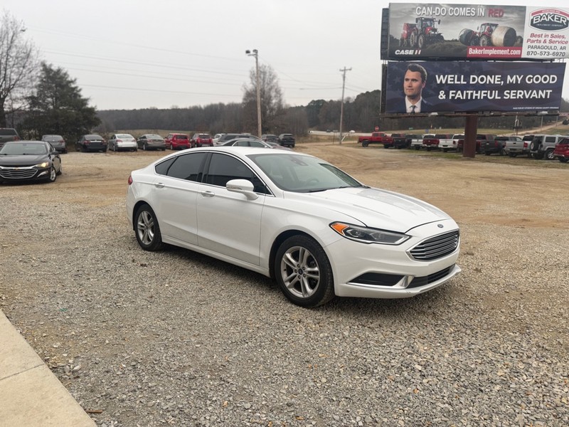 Ford Fusion Vehicle Full-screen Gallery Image 3