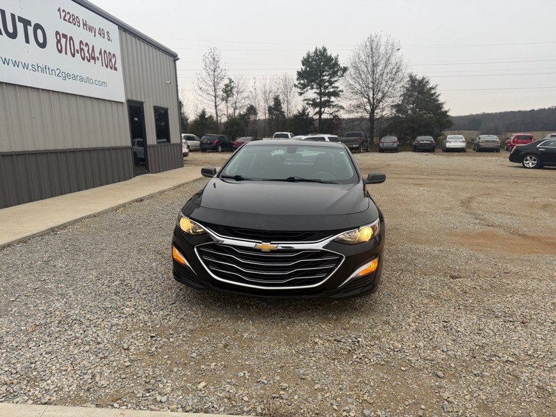 Chevrolet Malibu Vehicle Full-screen Gallery Image 2