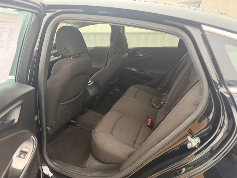 Chevrolet Malibu Vehicle Full-screen Gallery Image 5