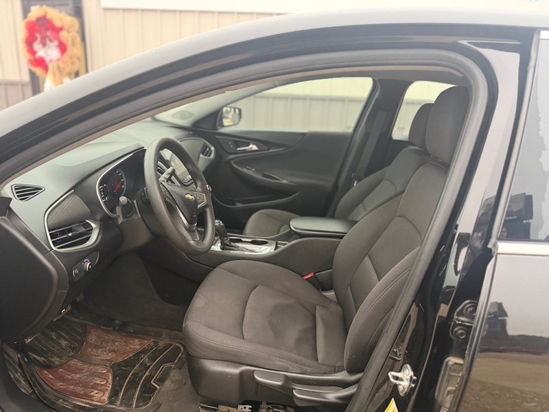 Chevrolet Malibu Vehicle Full-screen Gallery Image 6