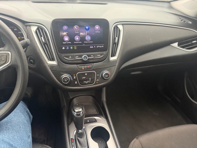 Chevrolet Malibu Vehicle Full-screen Gallery Image 7