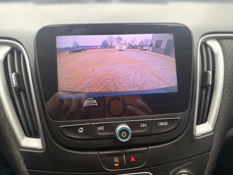 Chevrolet Malibu Vehicle Full-screen Gallery Image 8