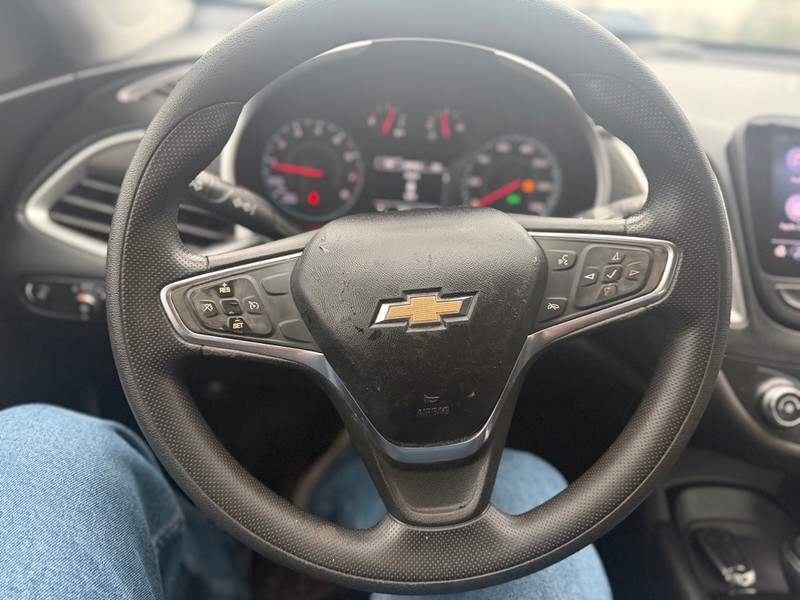 Chevrolet Malibu Vehicle Full-screen Gallery Image 9