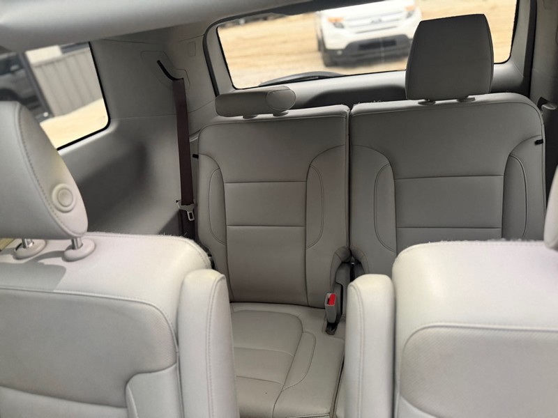 GMC Acadia Vehicle Full-screen Gallery Image 5