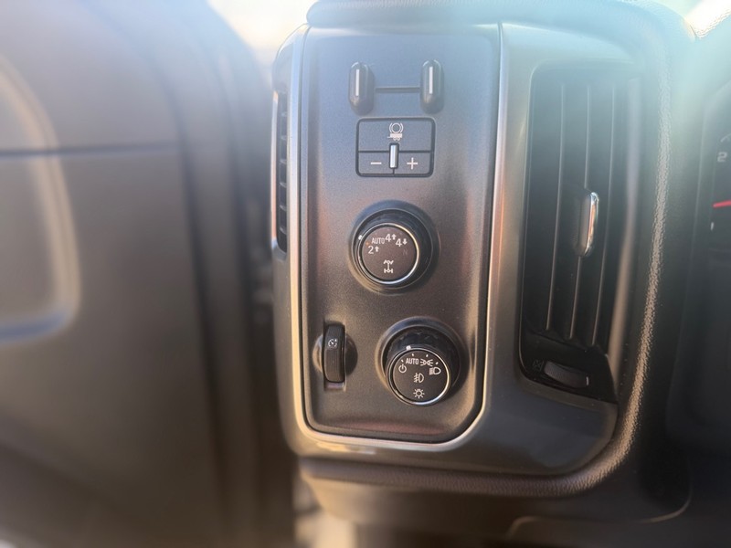 Chevrolet SILVERADO 1500 Vehicle Full-screen Gallery Image 9