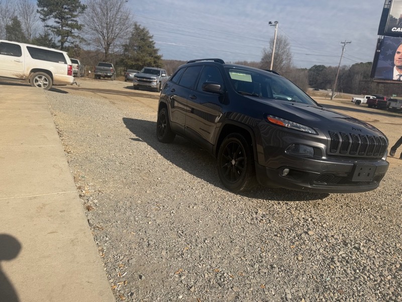 Jeep CHEROKEE Vehicle Full-screen Gallery Image 3