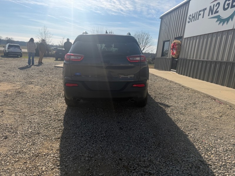 Jeep CHEROKEE Vehicle Full-screen Gallery Image 4