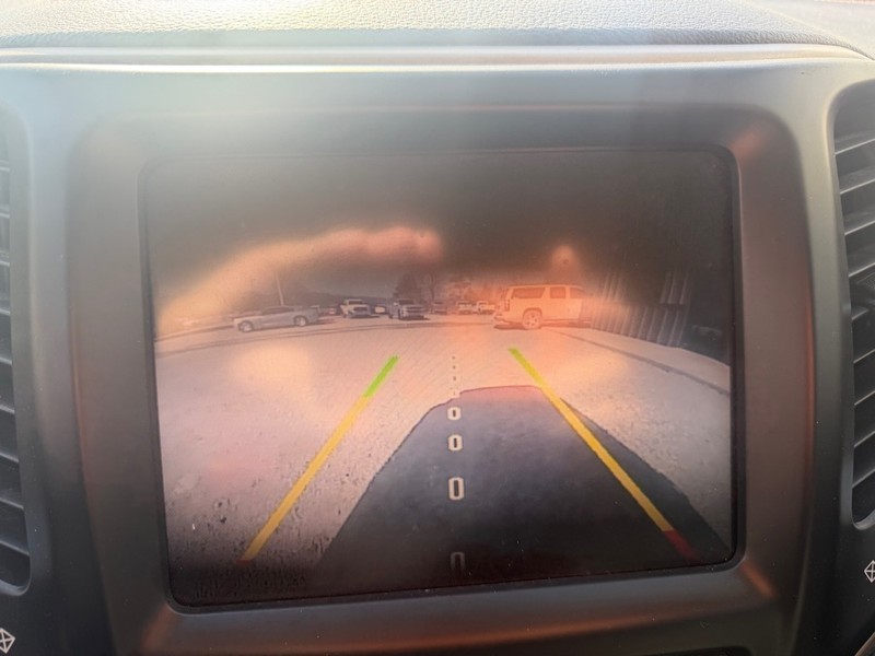 Jeep CHEROKEE Vehicle Full-screen Gallery Image 8