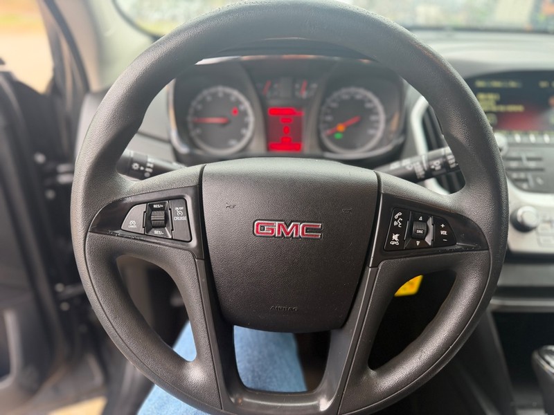 GMC Terrain Vehicle Full-screen Gallery Image 9