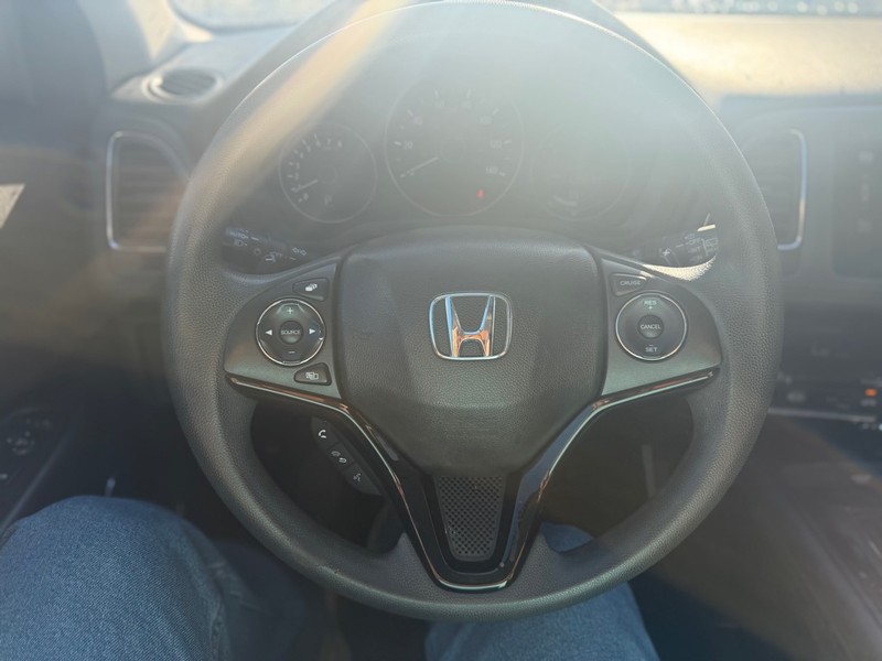 Honda HR-V Vehicle Full-screen Gallery Image 9