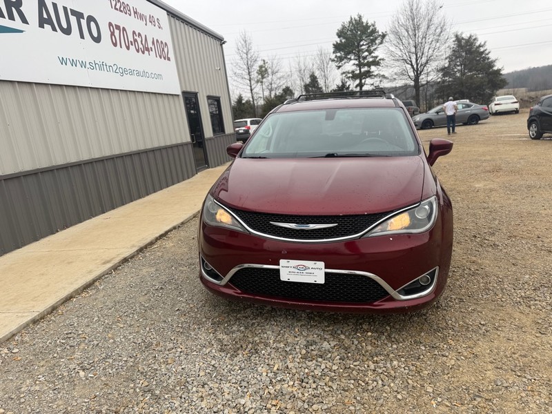 Chrysler Pacifica Vehicle Full-screen Gallery Image 2