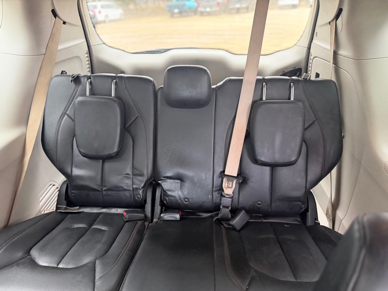 Chrysler Pacifica Vehicle Full-screen Gallery Image 5