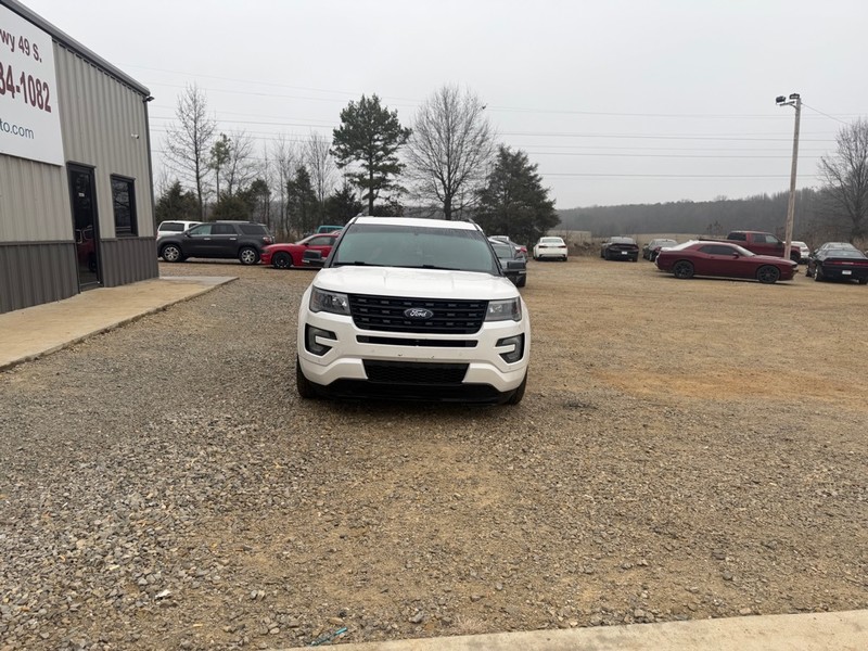 Ford Explorer Vehicle Full-screen Gallery Image 2