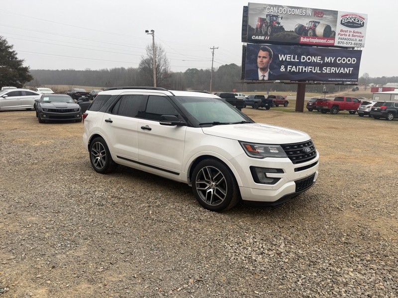 Ford Explorer Vehicle Full-screen Gallery Image 3
