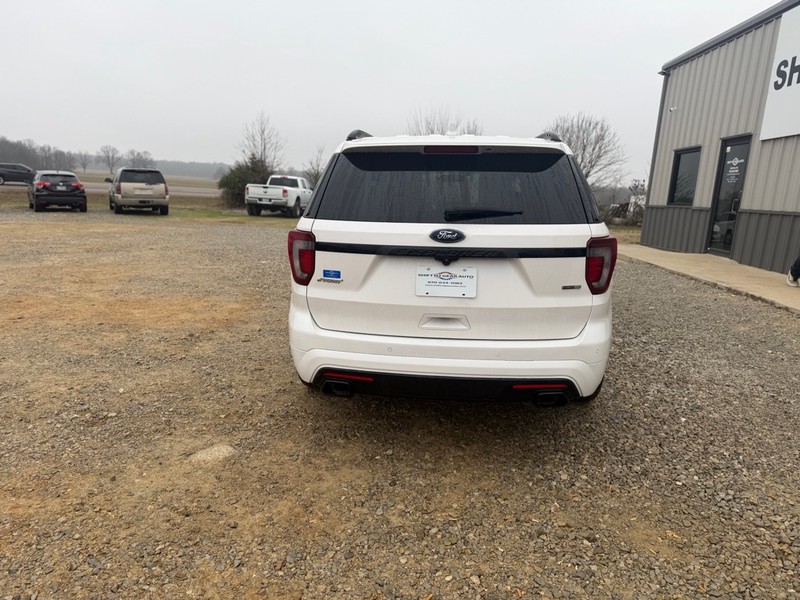 Ford Explorer Vehicle Full-screen Gallery Image 4