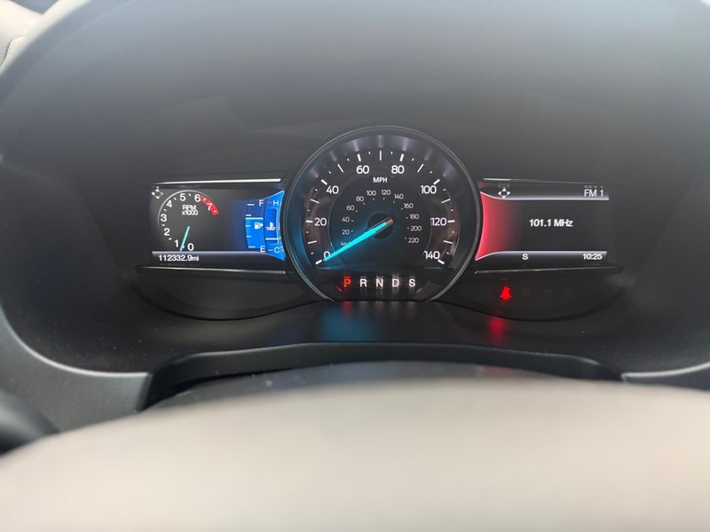 Ford Explorer Vehicle Full-screen Gallery Image 13