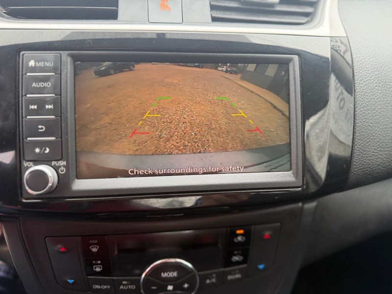 Nissan Sentra Vehicle Full-screen Gallery Image 8