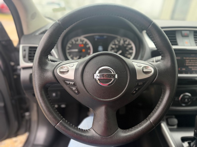 Nissan Sentra Vehicle Full-screen Gallery Image 9