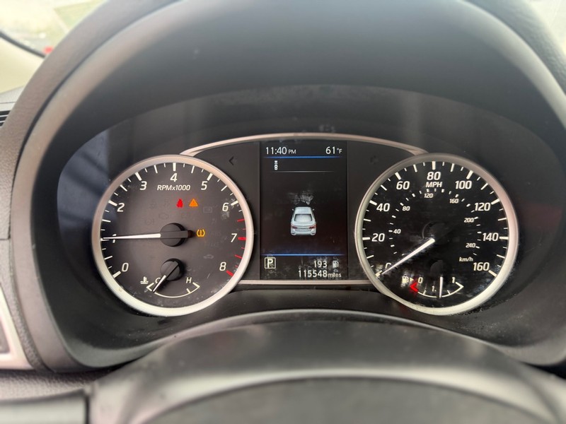 Nissan Sentra Vehicle Full-screen Gallery Image 10