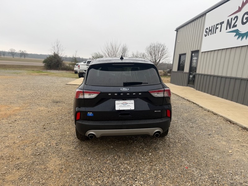 Ford Escape Vehicle Full-screen Gallery Image 4